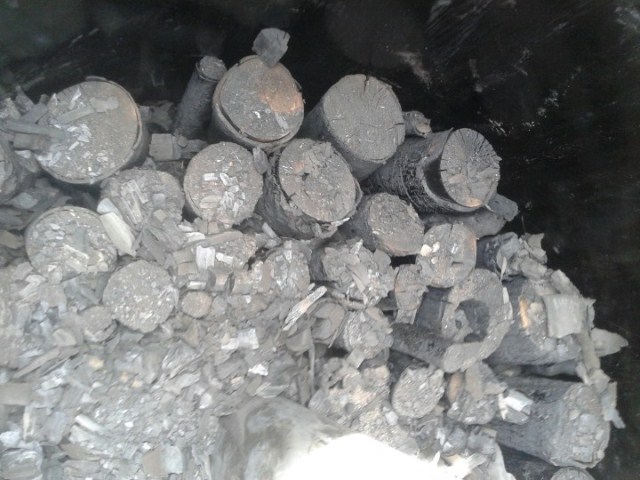 Hình 2. Cung cấp than tại Thủ Dầu Một – Hình ảnh than củi